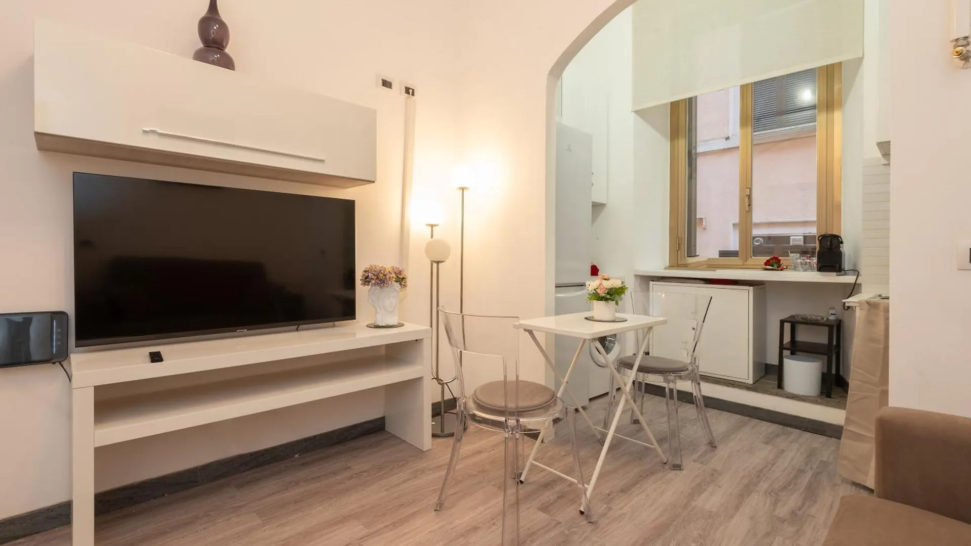 Cairoli 1 House G&B Colisee Rome